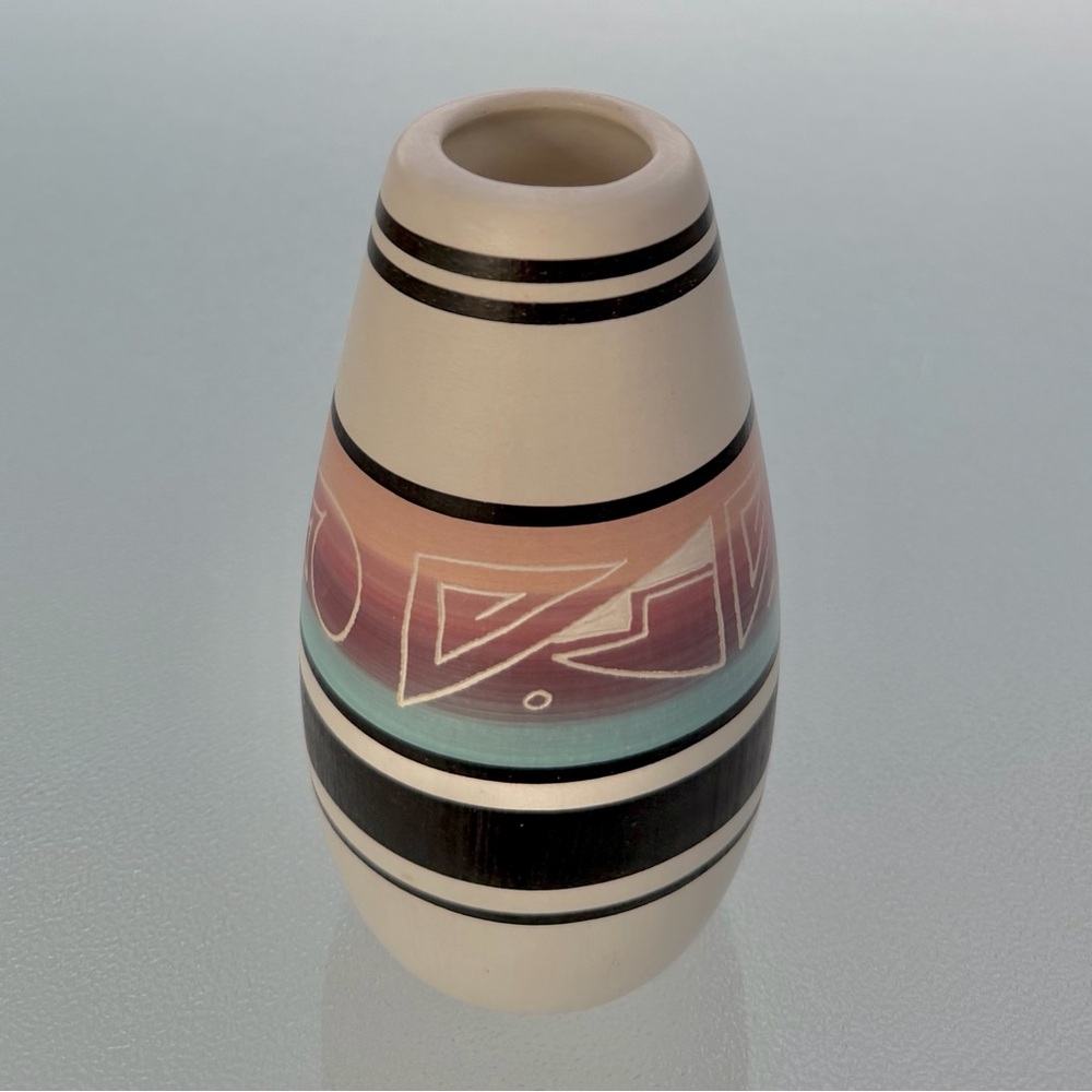 Southwestern Native American Navajo Artisan Signed Small Pottery Vase - Picture 1 of 6